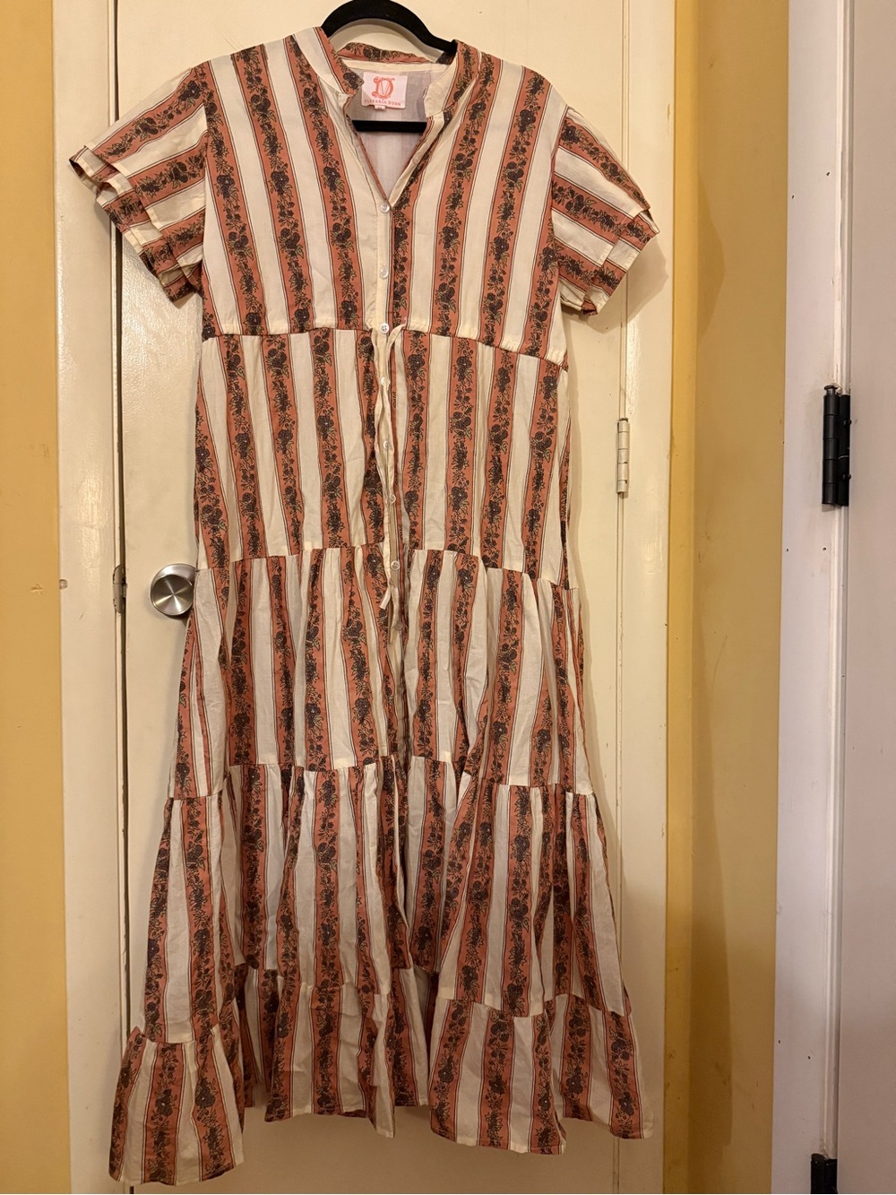 Victoria Dunn Striped Tiered Button-Front Dress in Cream & Rust size M